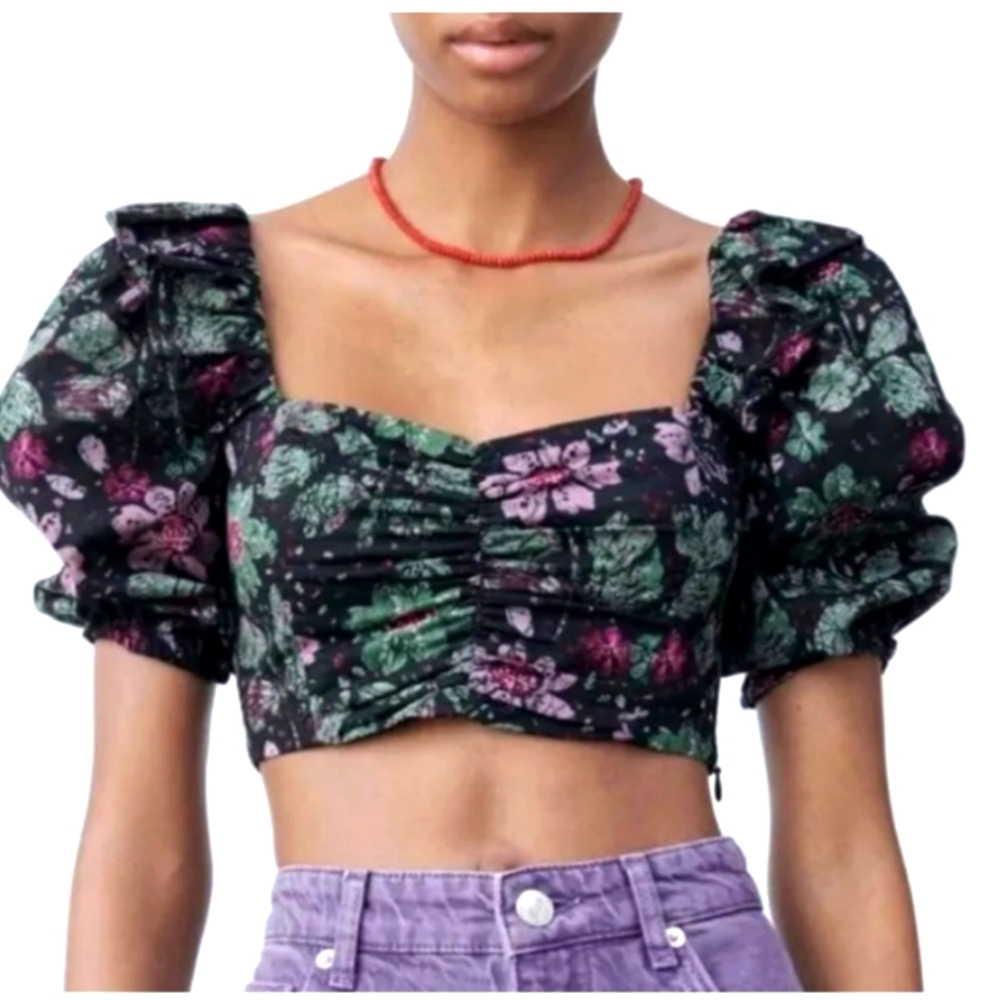 ⭐️Brand new Zara Floral Crop top- Size Medium ⭐️